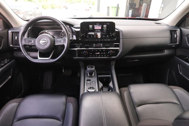 Nissan Pathfinder Vehicle Image 24