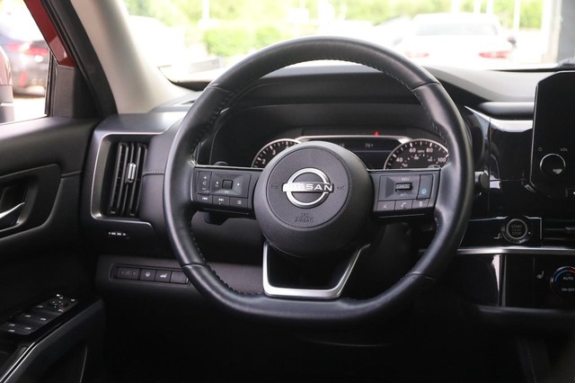 Nissan Pathfinder Vehicle Image 26