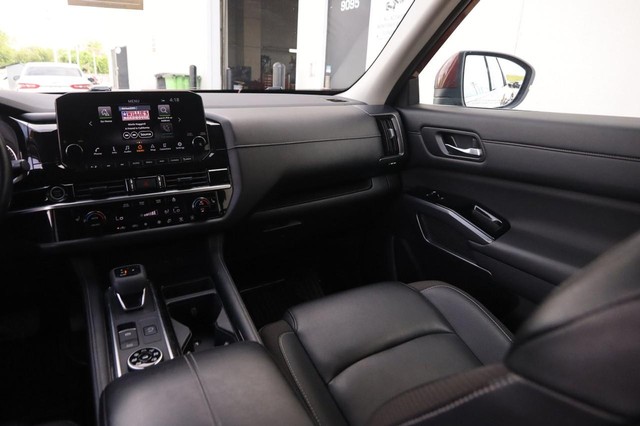 Nissan Pathfinder Vehicle Image 28