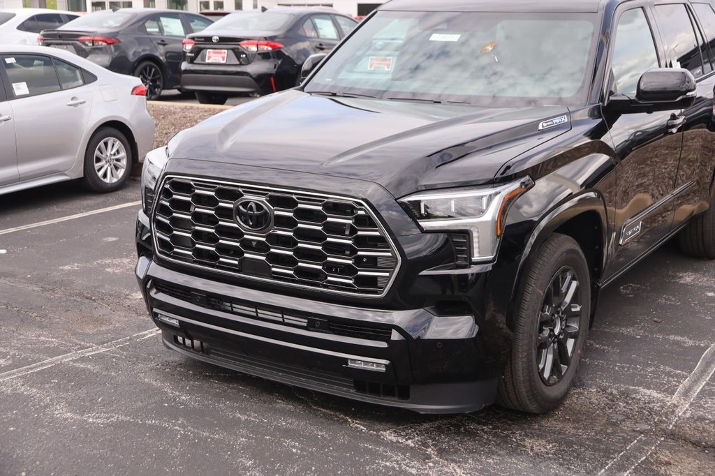 Toyota Sequoia Vehicle Full-screen Gallery Image 2