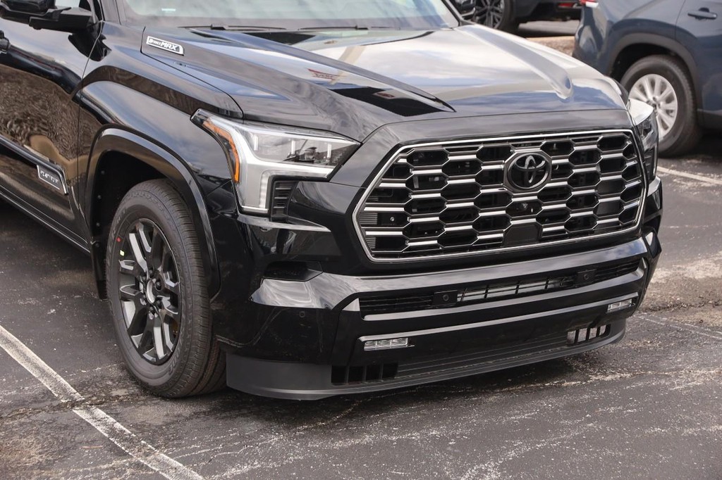Toyota Sequoia Vehicle Full-screen Gallery Image 5