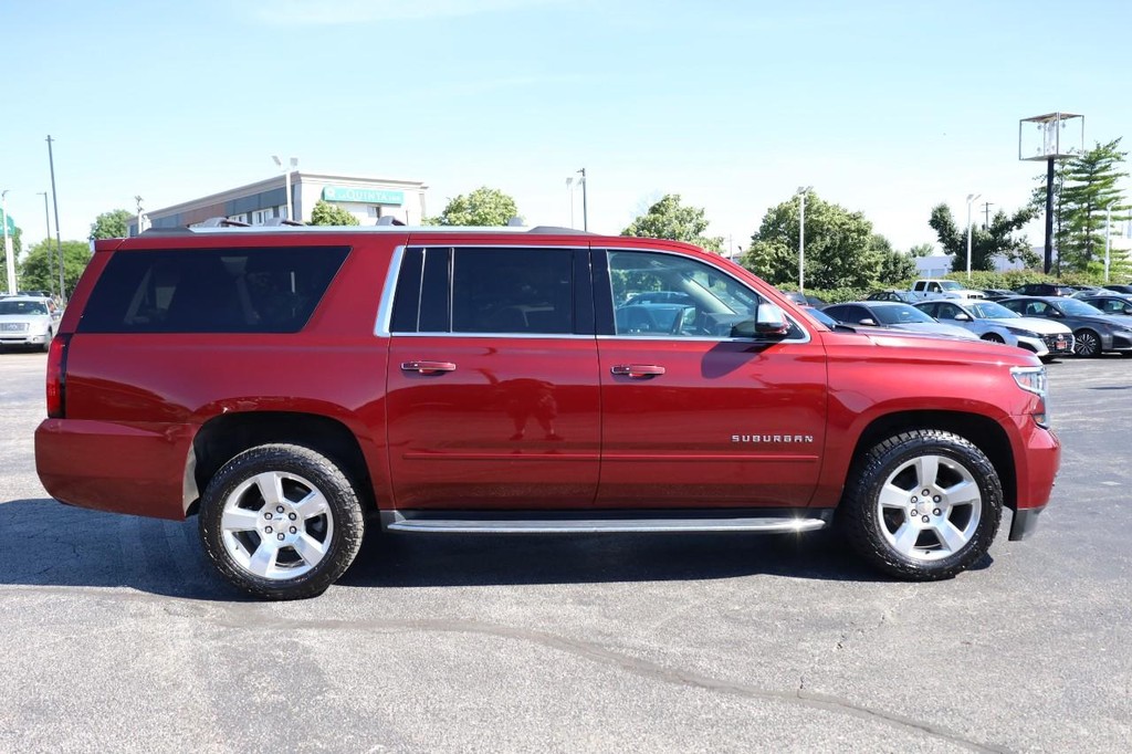 Chevrolet Suburban Vehicle Full-screen Gallery Image 5