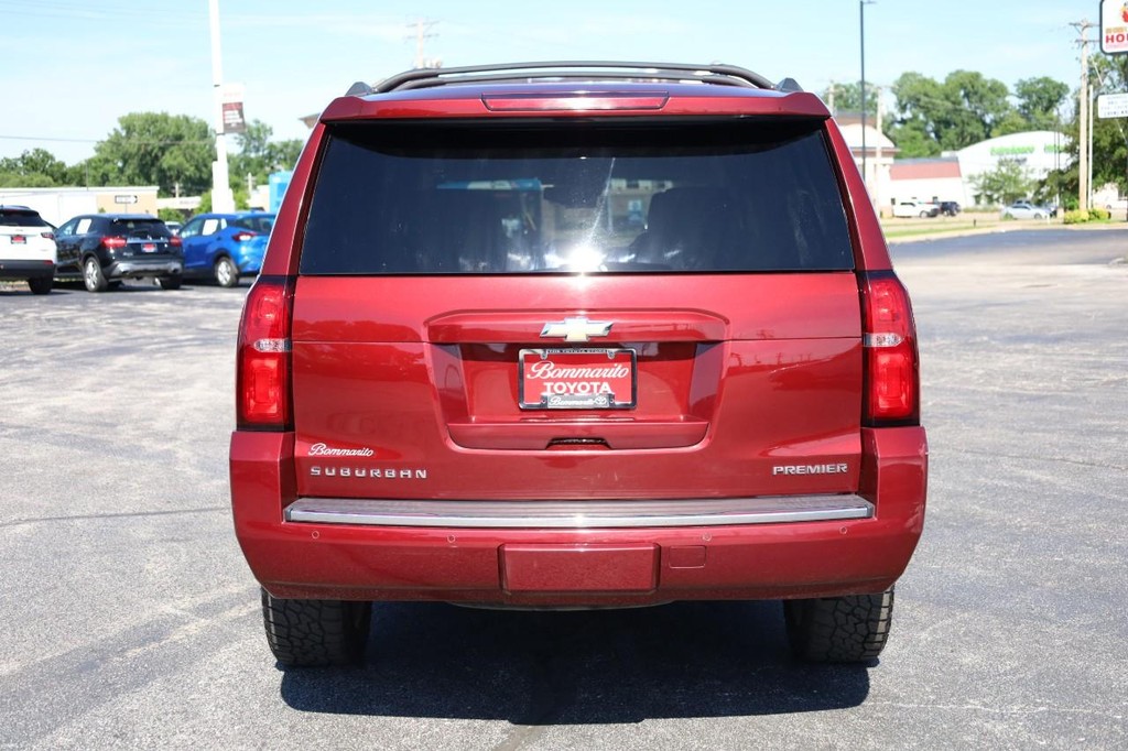 Chevrolet Suburban Vehicle Full-screen Gallery Image 6