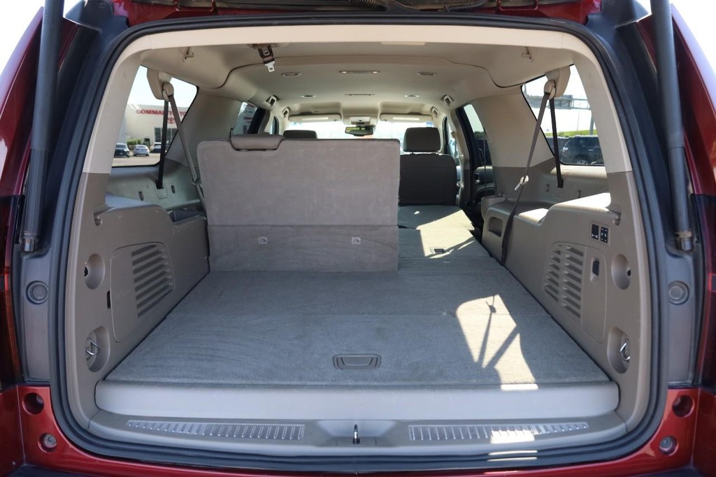 Chevrolet Suburban Vehicle Full-screen Gallery Image 8