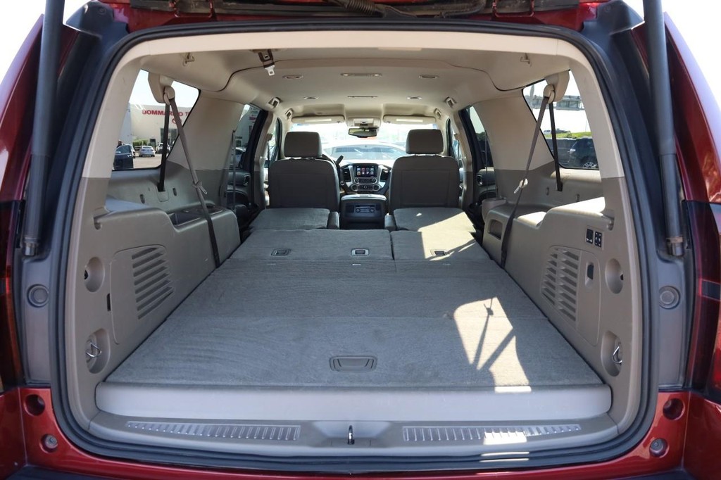 Chevrolet Suburban Vehicle Full-screen Gallery Image 9