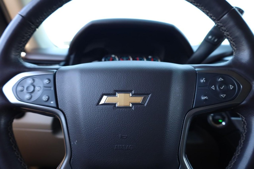 Chevrolet Suburban Vehicle Full-screen Gallery Image 10