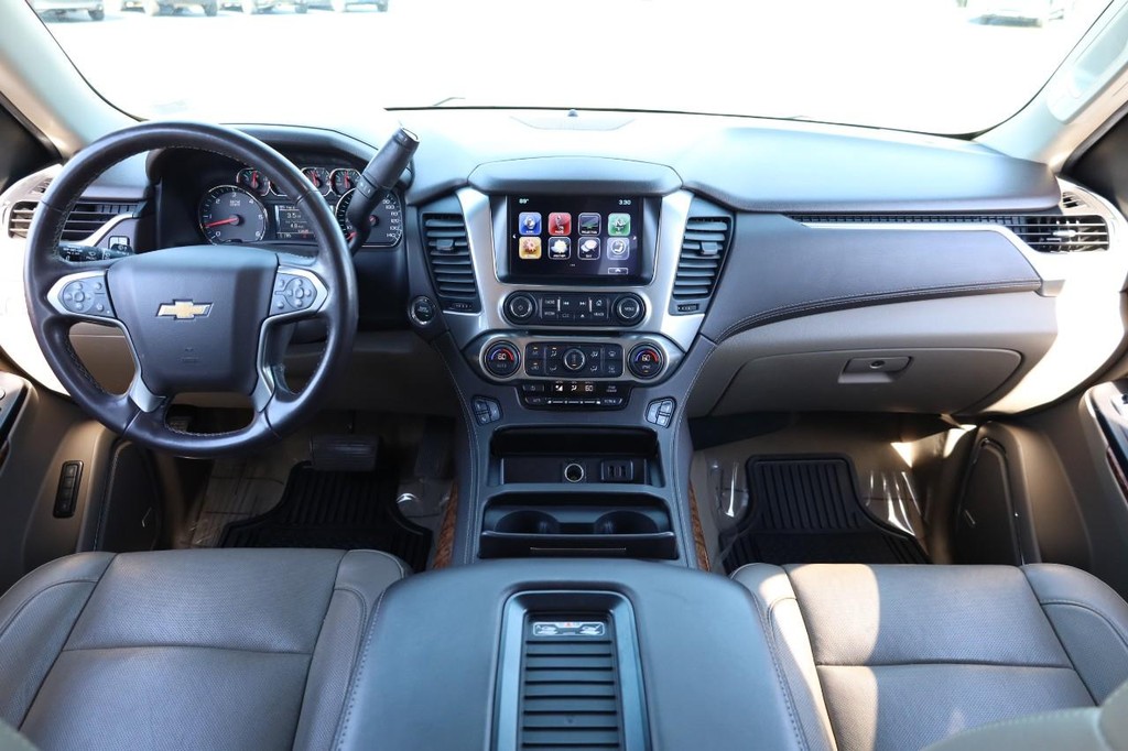 Chevrolet Suburban Vehicle Full-screen Gallery Image 24