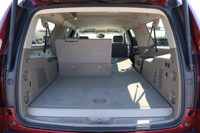Chevrolet Suburban Vehicle Image 08