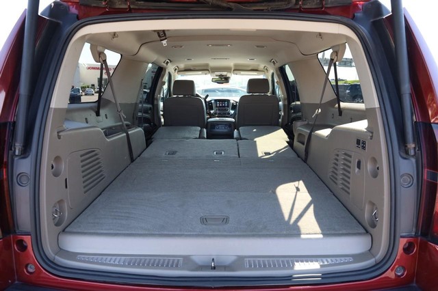 Chevrolet Suburban Vehicle Image 09