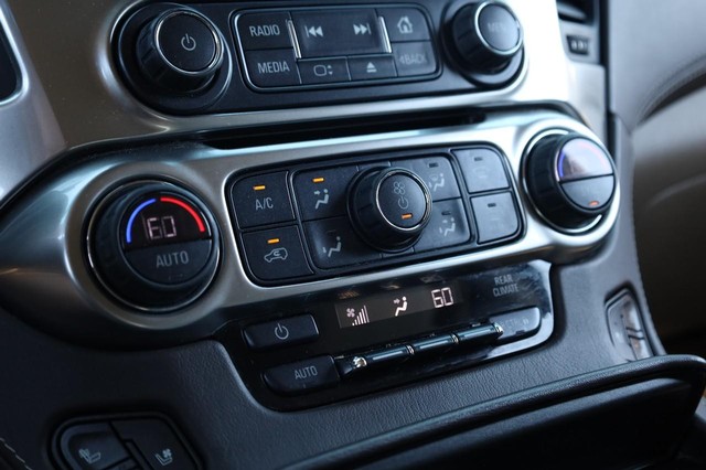Chevrolet Suburban Vehicle Image 14