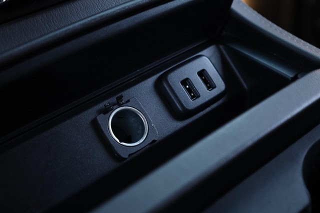 Chevrolet Suburban Vehicle Image 15