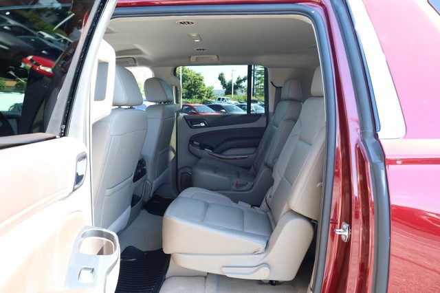 Chevrolet Suburban Vehicle Image 22