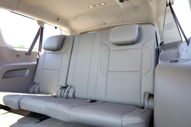 Chevrolet Suburban Vehicle Image 26