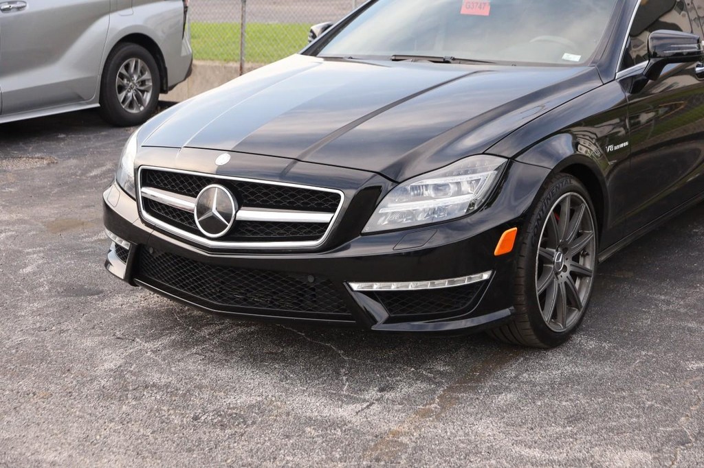 Mercedes-Benz CLS-Class Vehicle Full-screen Gallery Image 5
