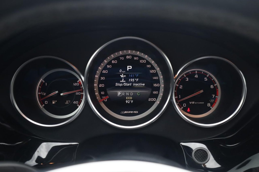 Mercedes-Benz CLS-Class Vehicle Full-screen Gallery Image 14