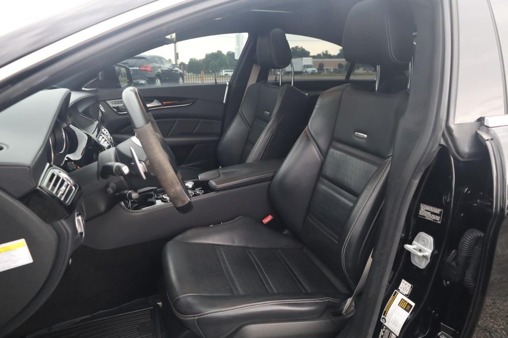 Mercedes-Benz CLS-Class Vehicle Full-screen Gallery Image 20