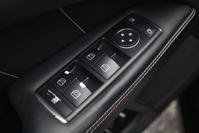 Mercedes-Benz CLS-Class Vehicle Image 11