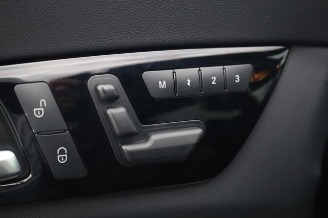Mercedes-Benz CLS-Class Vehicle Image 12