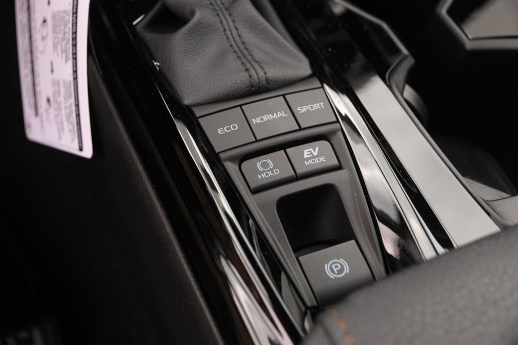 Toyota Camry Vehicle Full-screen Gallery Image 20