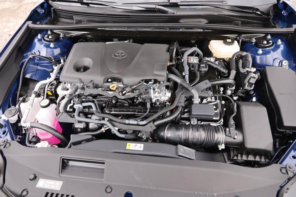 Toyota Camry Vehicle Full-screen Gallery Image 28