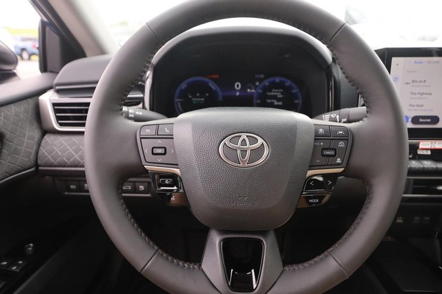Toyota Camry Vehicle Image 11