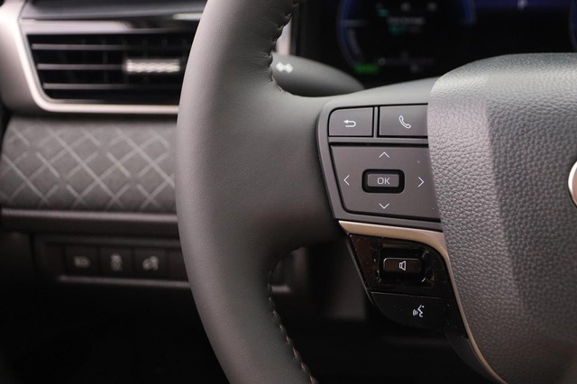 Toyota Camry Vehicle Image 12