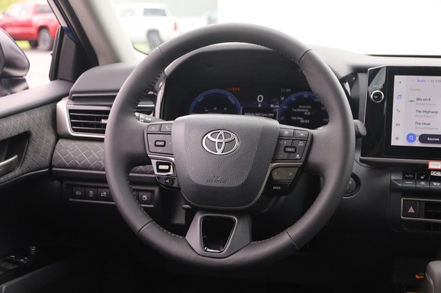 Toyota Camry Vehicle Image 24