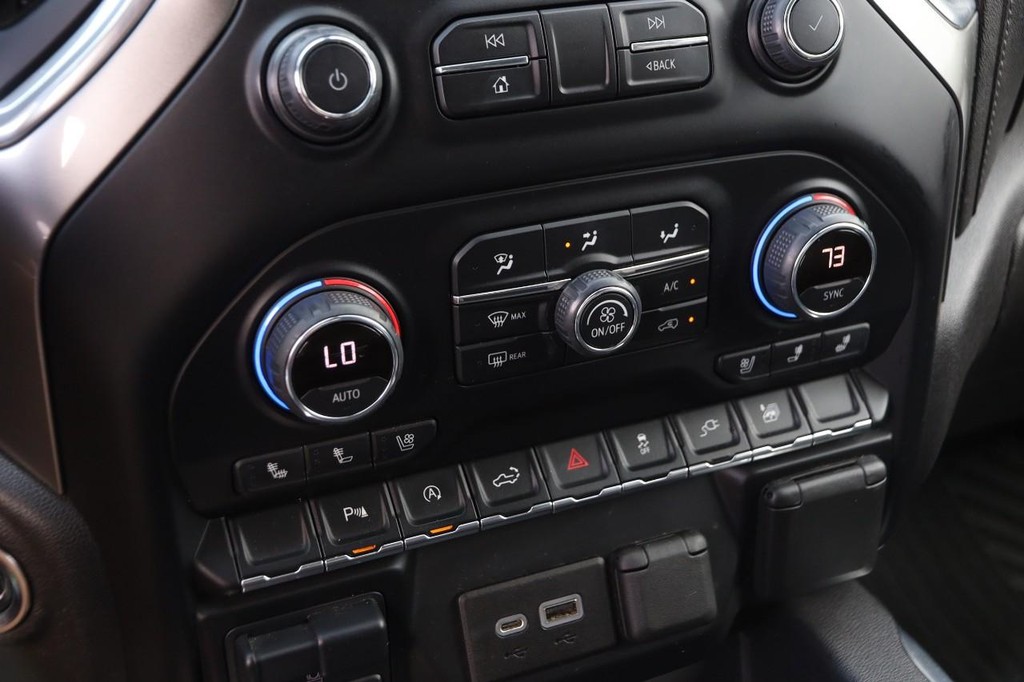 Chevrolet Silverado 1500 Vehicle Full-screen Gallery Image 17