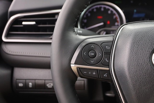 Toyota Camry Vehicle Image 11