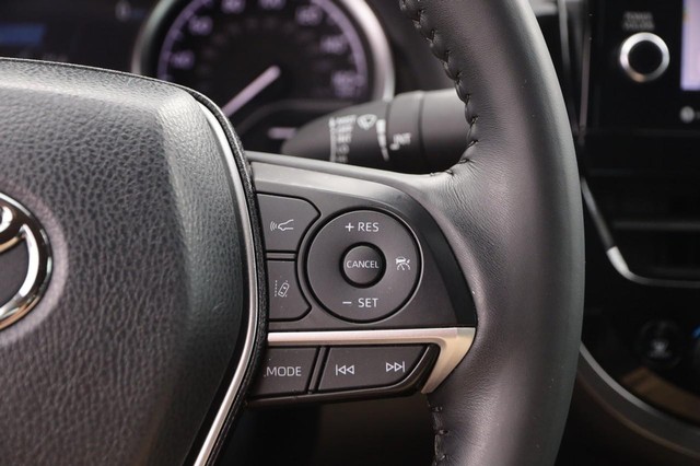 Toyota Camry Vehicle Image 12
