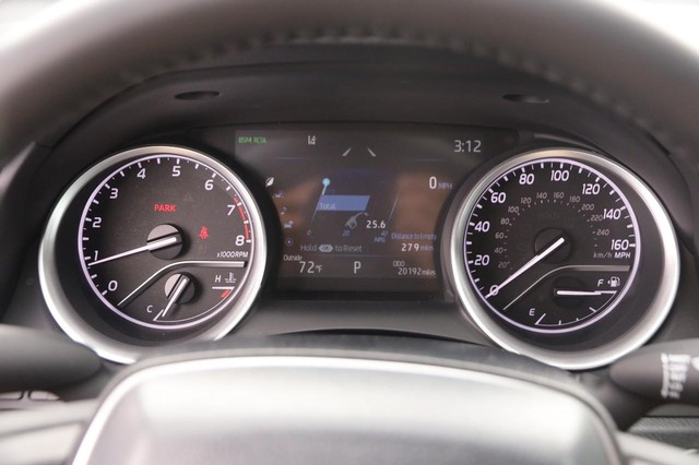 Toyota Camry Vehicle Image 13
