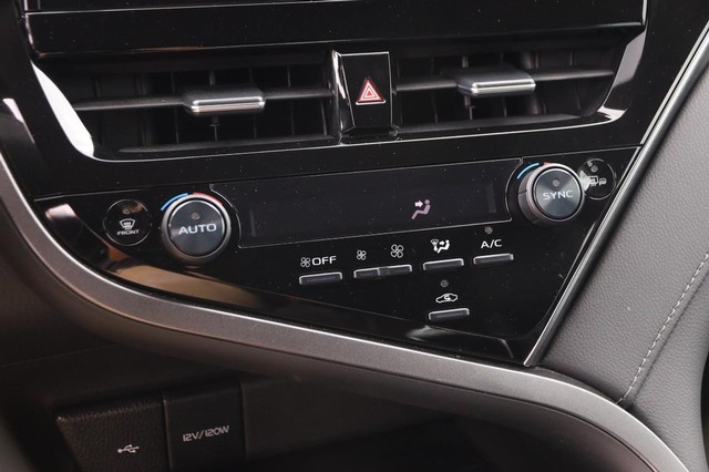 Toyota Camry Vehicle Image 17