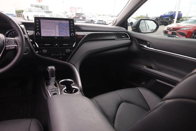 Toyota Camry Vehicle Image 24