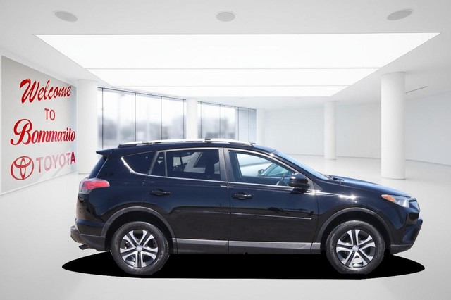 Toyota RAV4 Vehicle Image 05