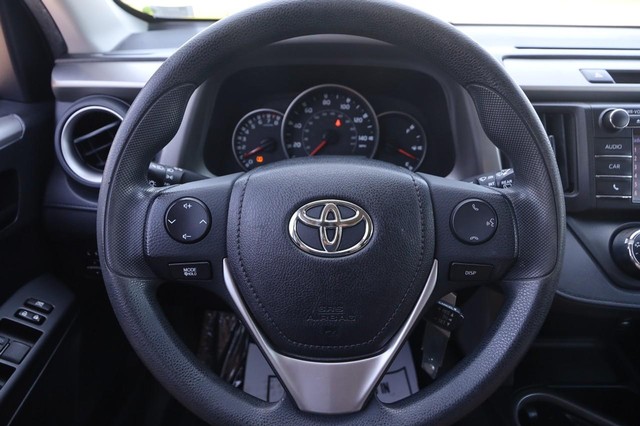 Toyota RAV4 Vehicle Image 10