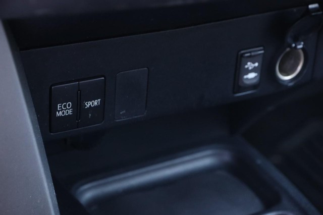 Toyota RAV4 Vehicle Image 16