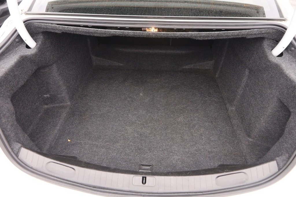 Chevrolet Impala Vehicle Full-screen Gallery Image 07
