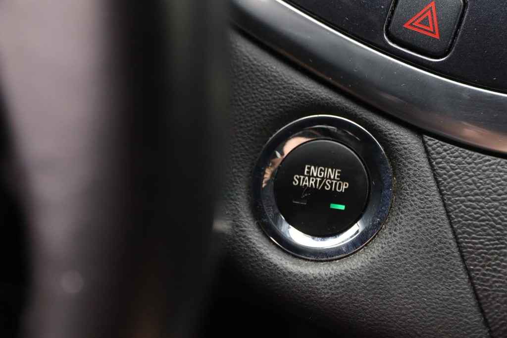 Chevrolet Impala Vehicle Full-screen Gallery Image 14