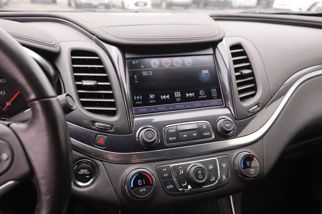Chevrolet Impala Vehicle Full-screen Gallery Image 15