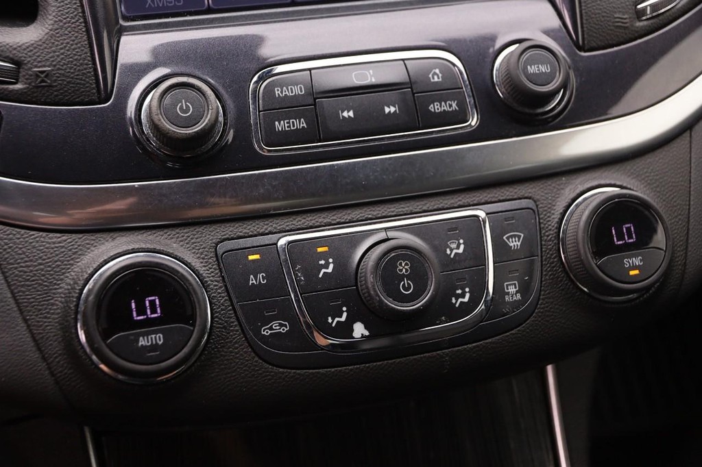 Chevrolet Impala Vehicle Full-screen Gallery Image 17