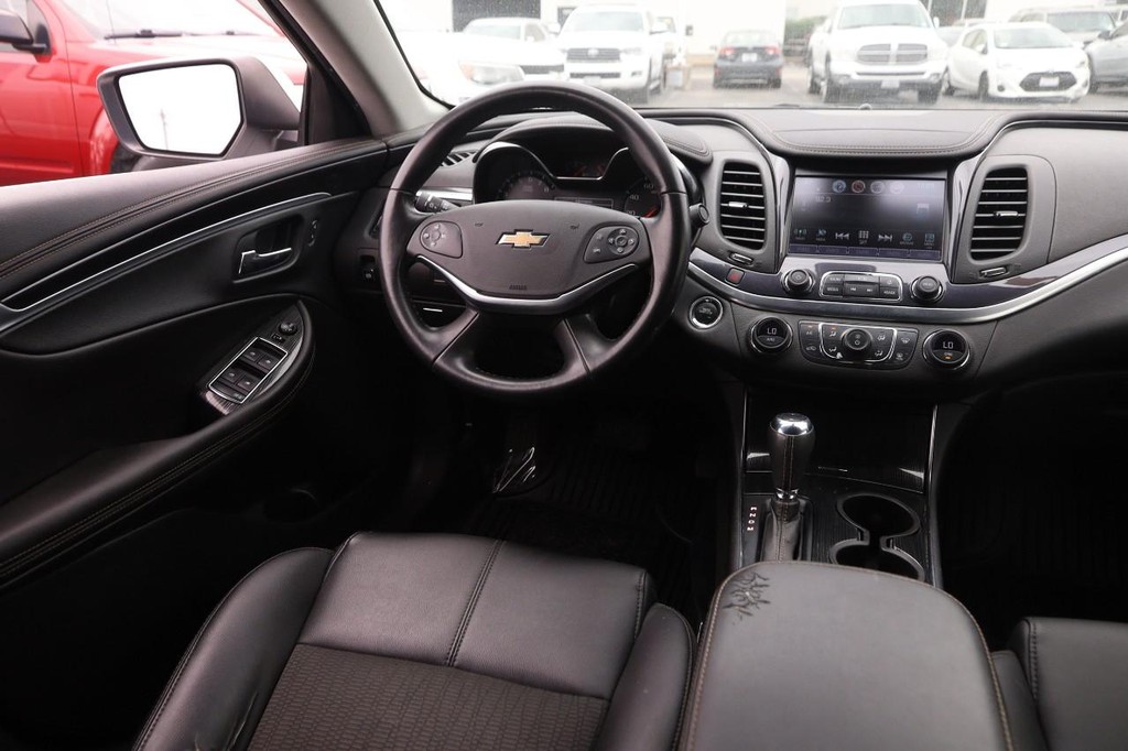 Chevrolet Impala Vehicle Full-screen Gallery Image 20