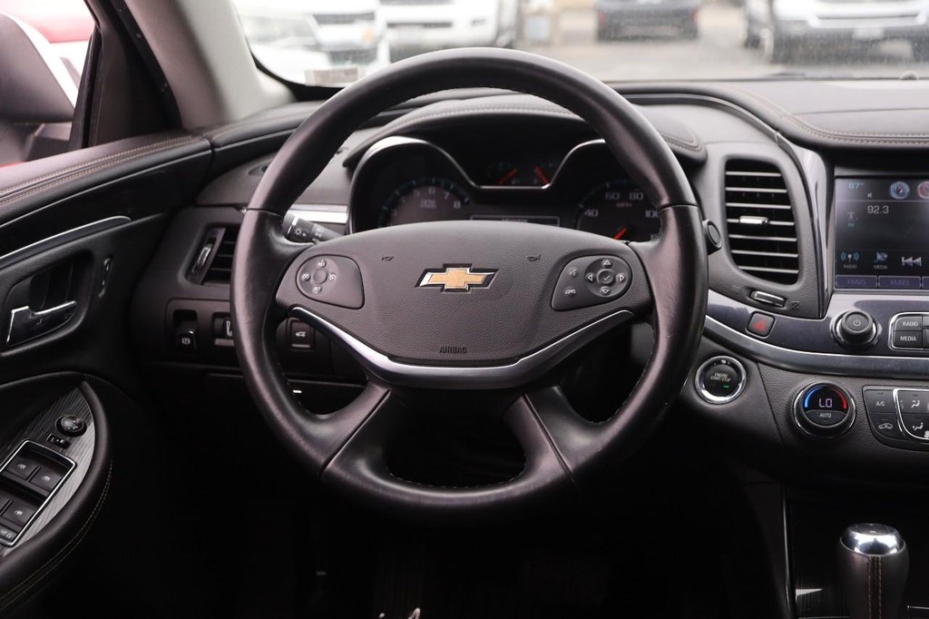 Chevrolet Impala Vehicle Full-screen Gallery Image 21