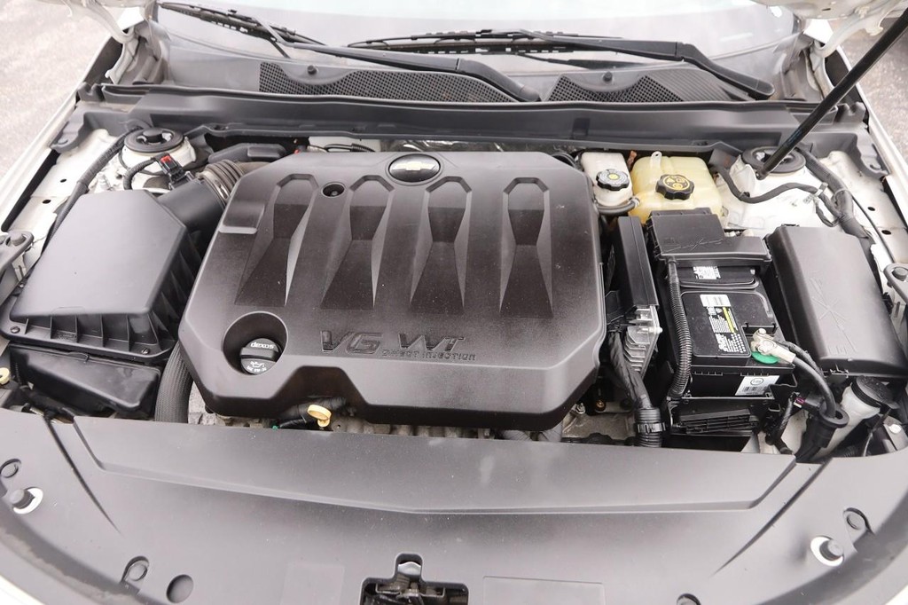 Chevrolet Impala Vehicle Full-screen Gallery Image 25