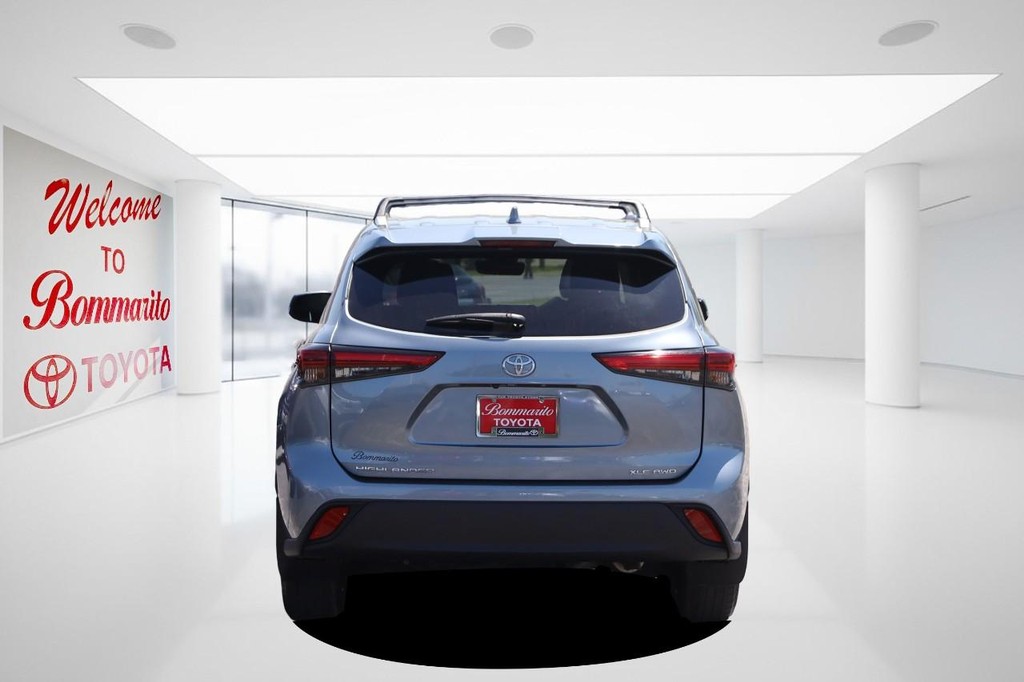 Toyota Highlander Vehicle Full-screen Gallery Image 6