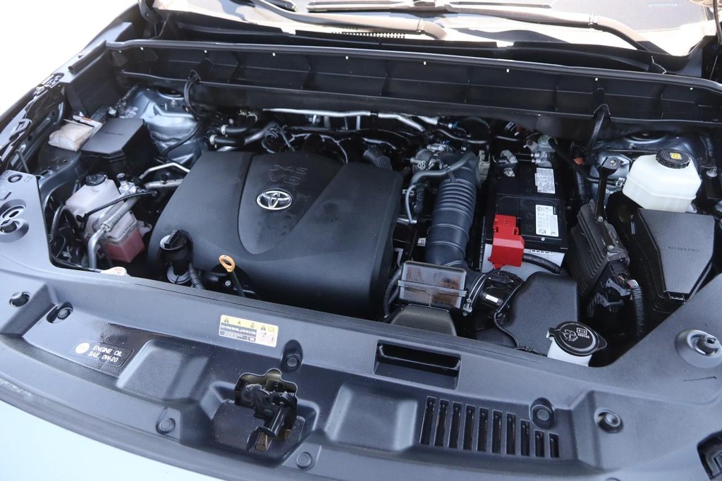 Toyota Highlander Vehicle Full-screen Gallery Image 30