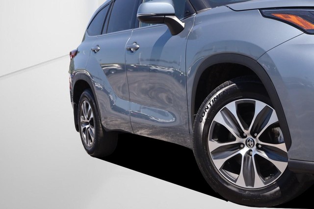 Toyota Highlander Vehicle Image 03
