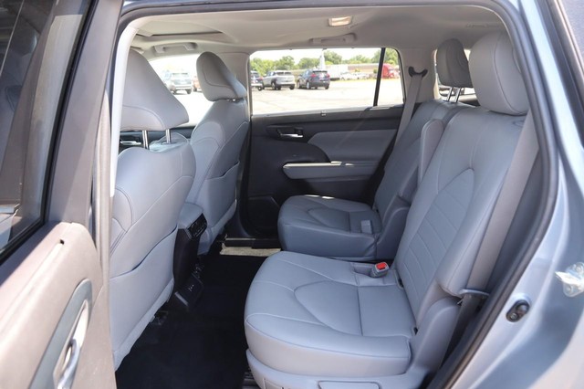 Toyota Highlander Vehicle Image 11