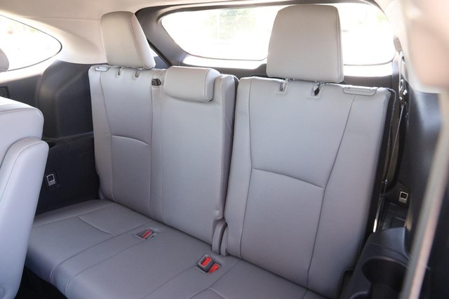 Toyota Highlander Vehicle Image 12