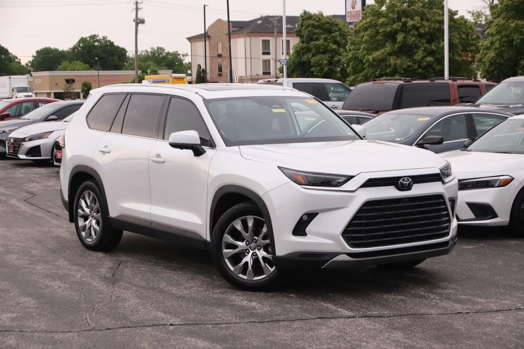 Toyota Grand Highlander Vehicle Full-screen Gallery Image 2