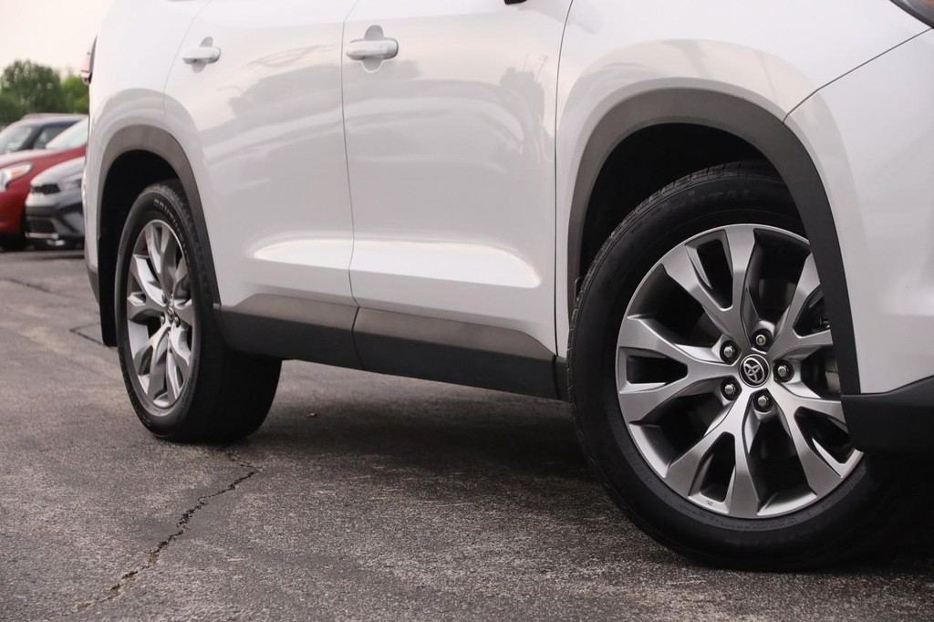 Toyota Grand Highlander Vehicle Full-screen Gallery Image 4